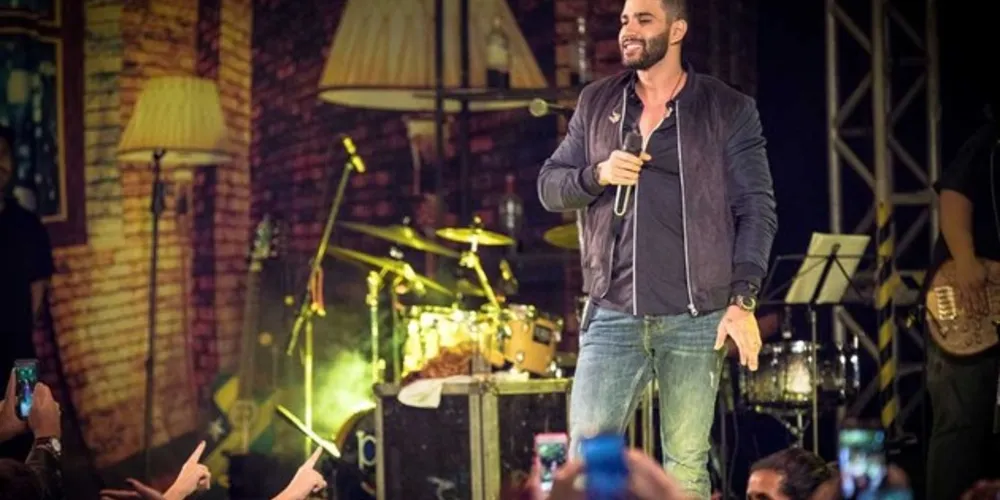 Cantor se apresenta no Pavilhão do Centro de Eventos 