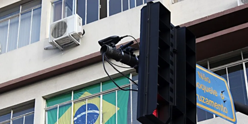 Equipamentos estão sendo instalados para colaborar com o controle do fluxo de veículos