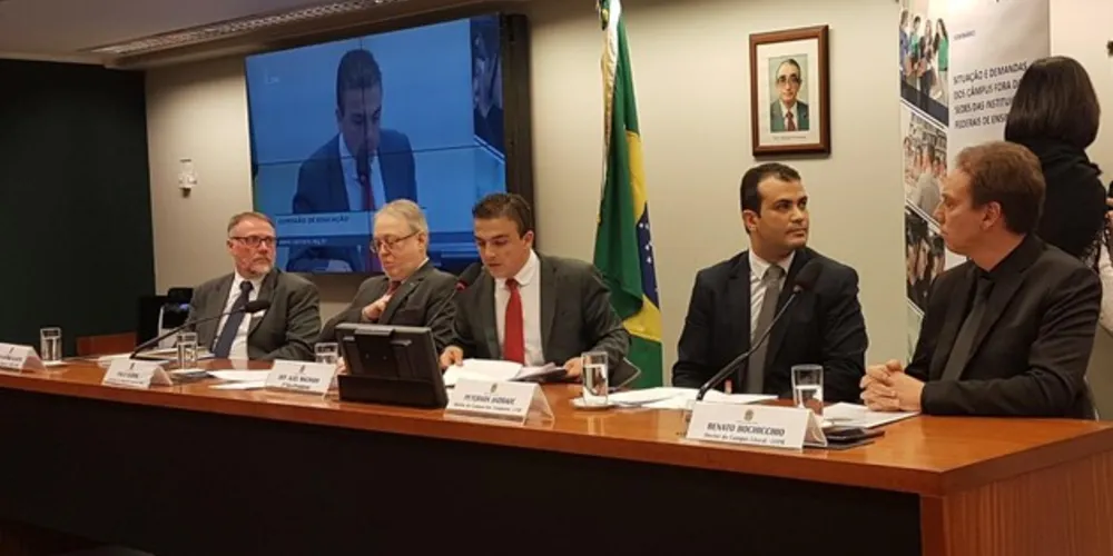 Imagem ilustrativa da imagem Aliel preside Seminário sobre Instituições Federais na Câmara