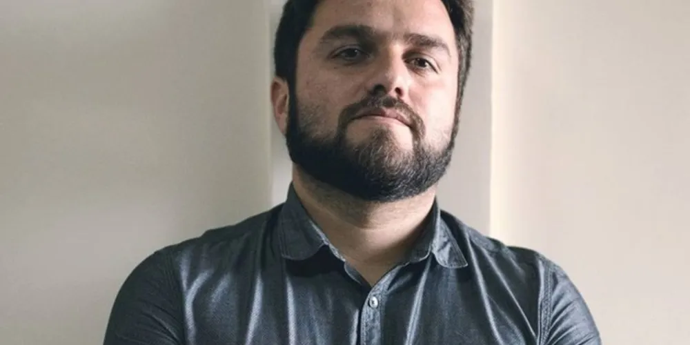 TROCA DE IDADE - Junior Migliorini reserva o domingo (24) para celebrar a troca de idade. Junior que é diretor da agência Ade, e tem conseguido destaque no mercado publicitário pelo trabalho sempre moderno e inovador. Da coluna RC os votos de prosperidade e sucesso.