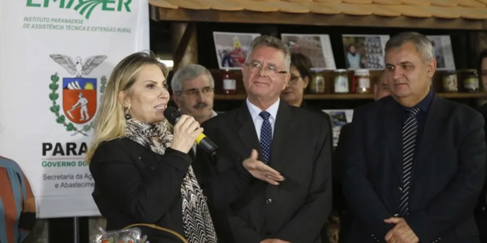 Imagem ilustrativa da imagem Cida nomeia 21 extensionistas do Emater para a região