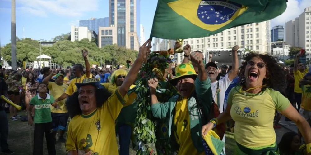 Torcedores comemoram primeiro gol do Brasil na Copa do Mundo 2018