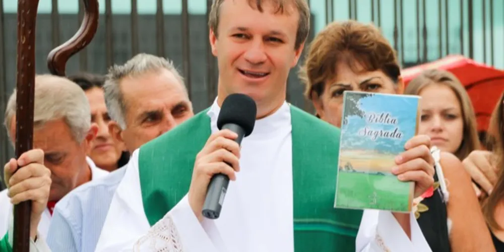 Ordenado sacerdote em 2003, em Ponta Grossa, terá sua ordenação episcopal marcada para esta sexta-feira (22), às 18 horas, na Catedral Sant’Ana