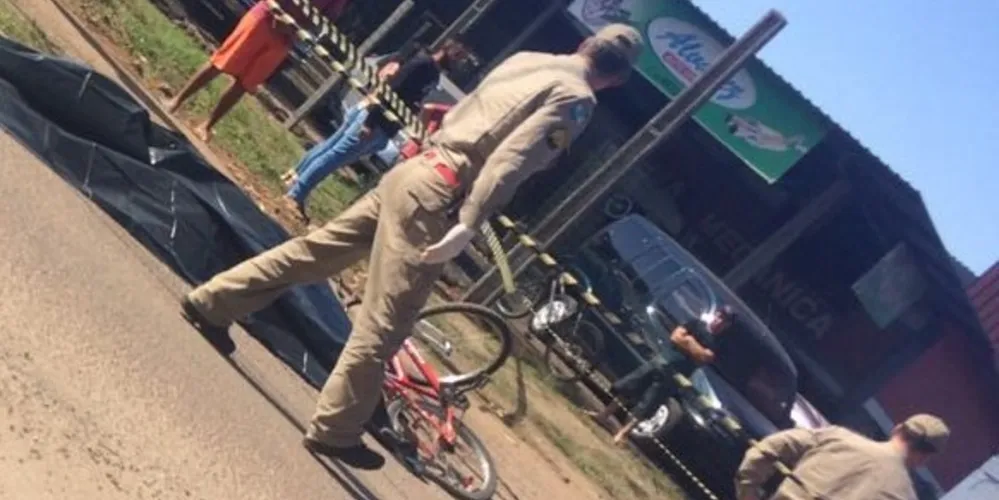 Imagem ilustrativa da imagem Ciclista é atropelada por caminhão em avenida
