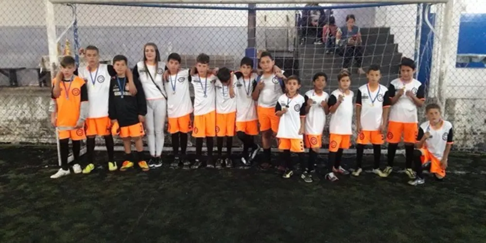 Time do Projeto Social Escolinha de Futebol União PG.