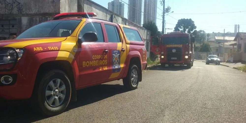 Imagem ilustrativa da imagem Princípio de incêndio atinge barracão em Vila Oficinas