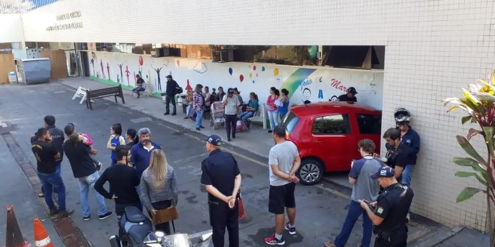 Imagem ilustrativa da imagem Carro invade pátio do 'Hospital da Criança' em PG