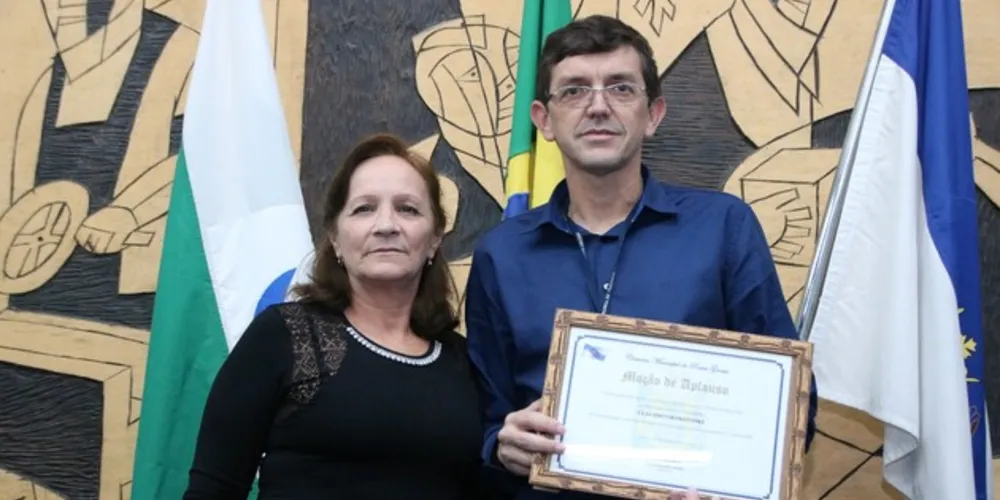 Imagem ilustrativa da imagem Secretário da Fazenda recebe homenagem na Câmara