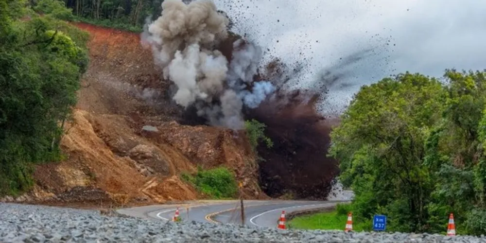Imagem ilustrativa da imagem Detonação de rochas interdita BR-376 nesta terça