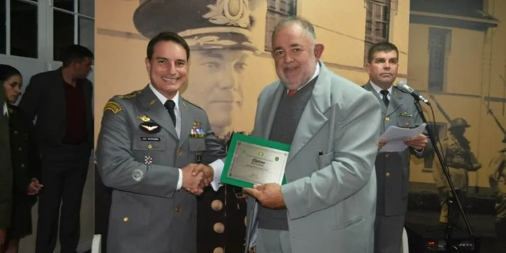 Imagem ilustrativa da imagem Cescage é reconhecido como ‘Amigo do 13º BIB’