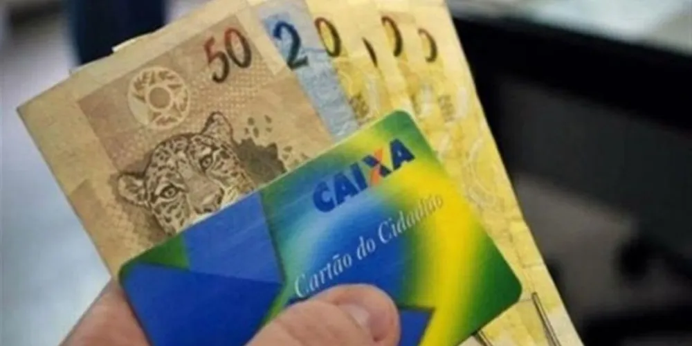 Têm direito ao saque servidores públicos e pessoas que trabalharam com carteira assinada de 1971, quando o PIS/Pasep foi criado, até 1988.