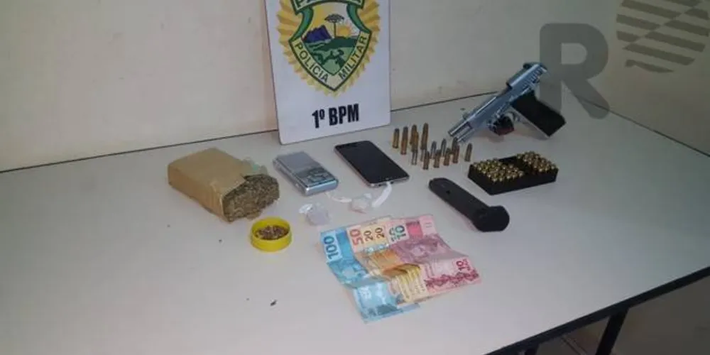 Imagem ilustrativa da imagem Polícia prende rapaz com drogas, pistola e munições