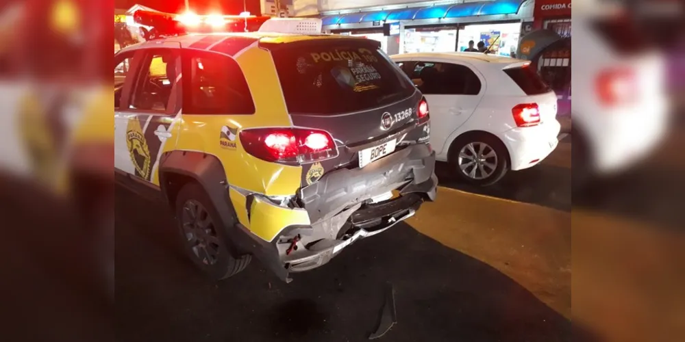 Imagem ilustrativa da imagem Motorista embriagado bate contra viatura do Bope em Curitiba