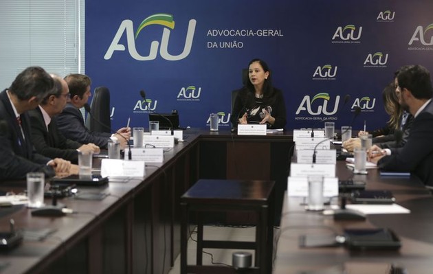 A advogada-geral da União, ministra Grace Mendonça, coordena a primeira reunião da Câmara de Conciliação e Arbitragem da Administração Federal / Foto: Reprodução Agência Brasil