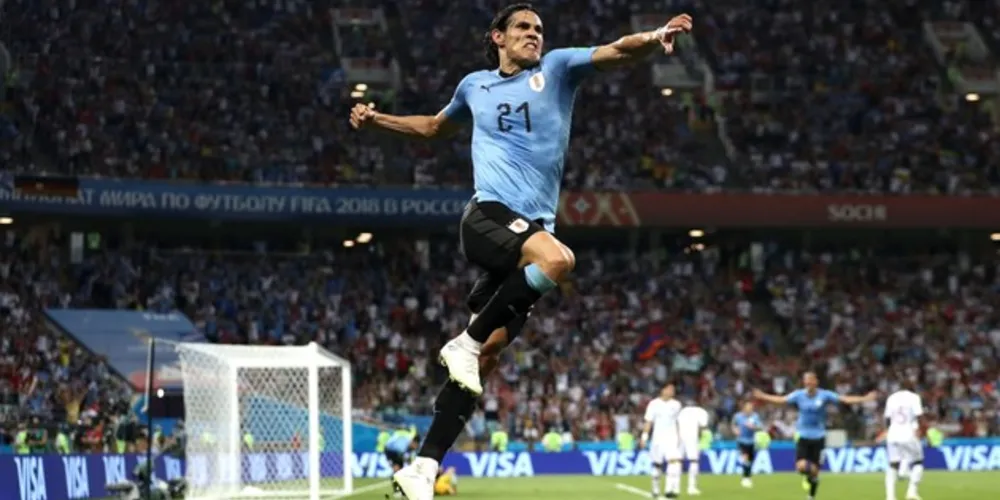 Imagem ilustrativa da imagem Cavani marca dois e Uruguai tira Portugal da Copa