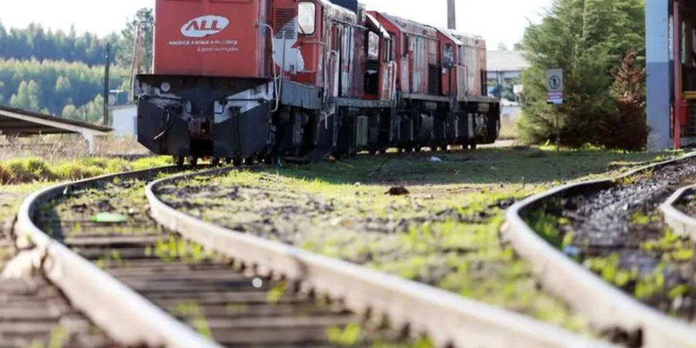 Trens que cortam a área urbana do município poderão ter aviso sonoro 'controlado' por lei municipal