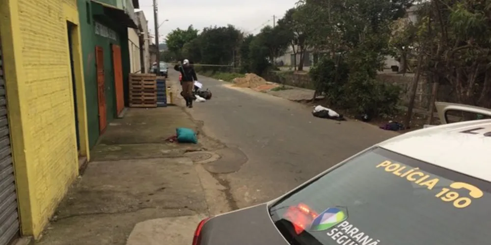 Imagem ilustrativa da imagem Casal em motocicleta morre após atropelar pedestre