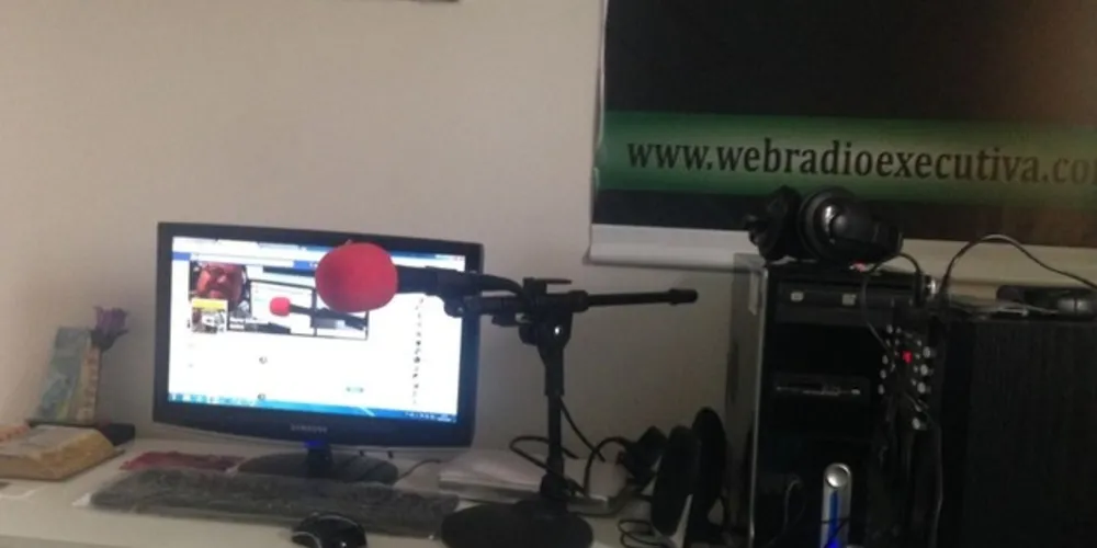 A Web Rádio Executiva transmite pela internet e através do aplicativo WhatsApp