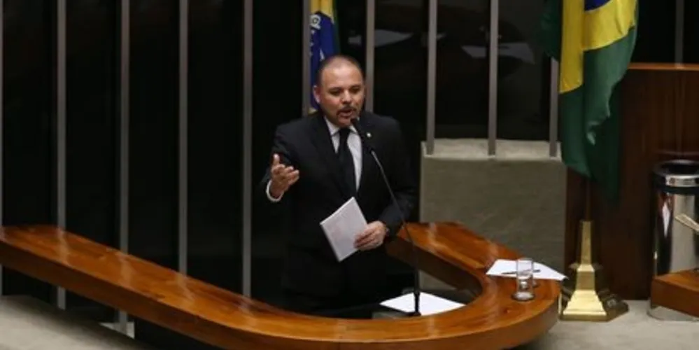 O deputado Flavinho, relator da proposta que cria o Programa Escola sem Partido
