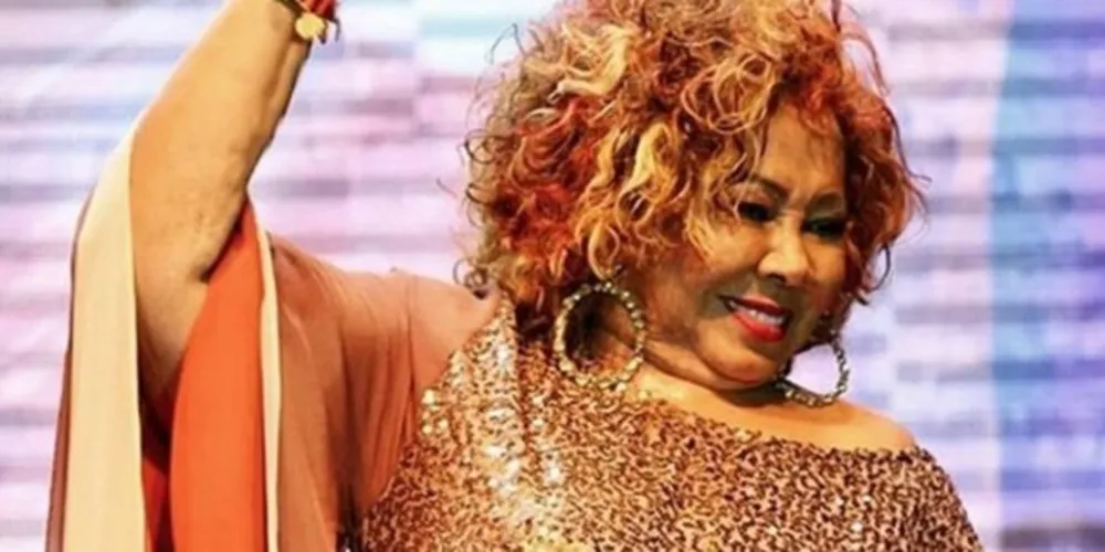 Alcione está estável e deverá ficar internada durante a semana 