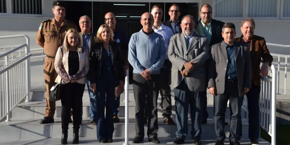 Imagem ilustrativa da imagem Comitiva de PG conhece Colégio Vila Militar de Curitiba