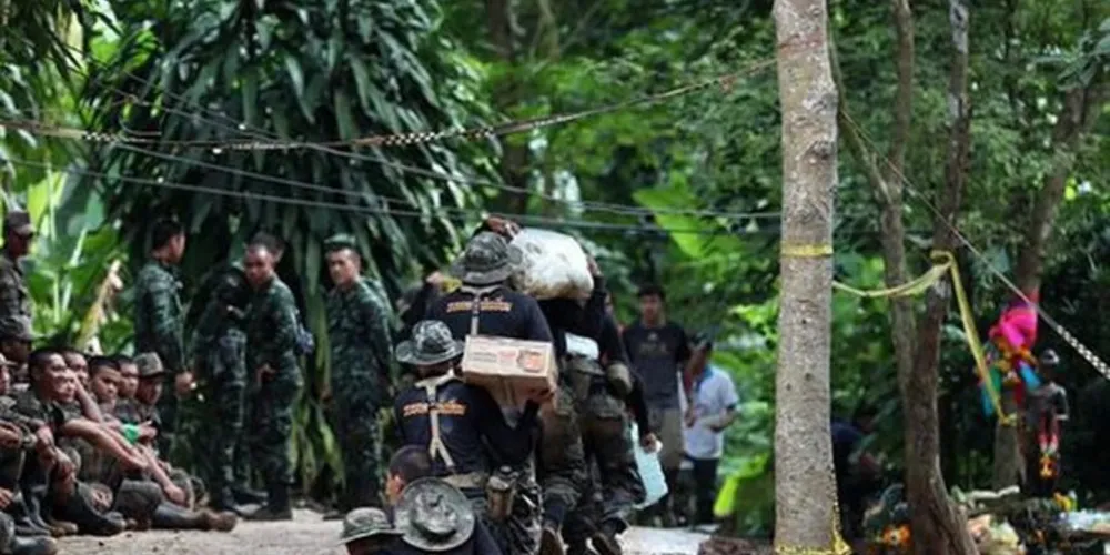 Equipes trabalham para operacionalizar resgate de crianças em caverna na Tailândia 