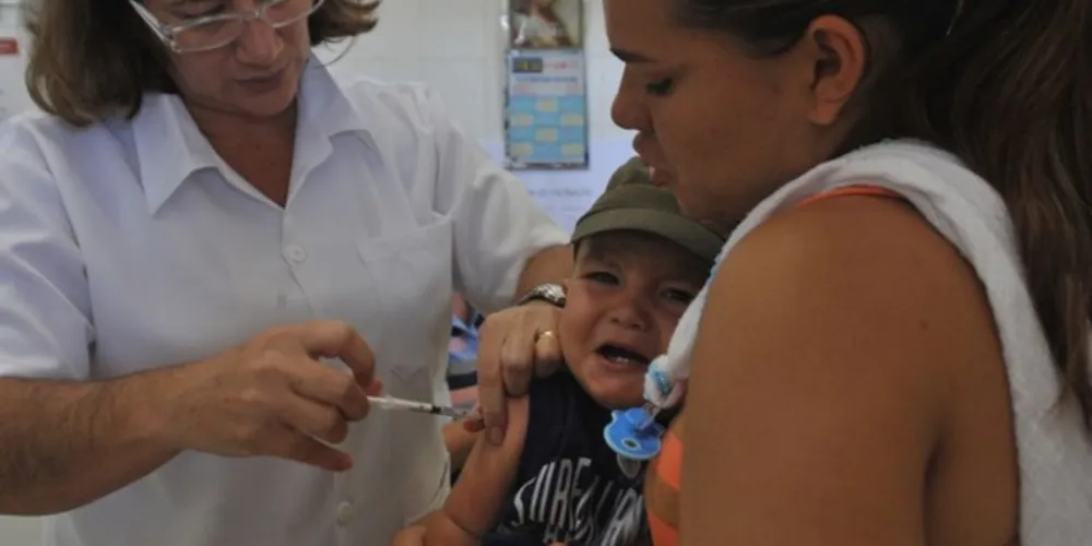 O sarampo é uma doença infecciosa aguda, de natureza viral, grave, transmissível e extremamente contagiosa