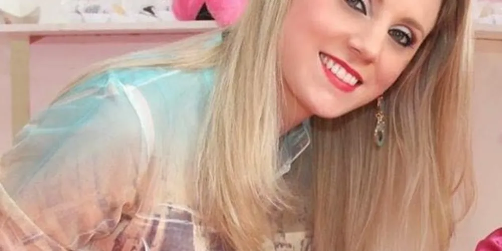 O corpo da professora Cristiane Levandowiski está sendo velado na Capela São Francisco