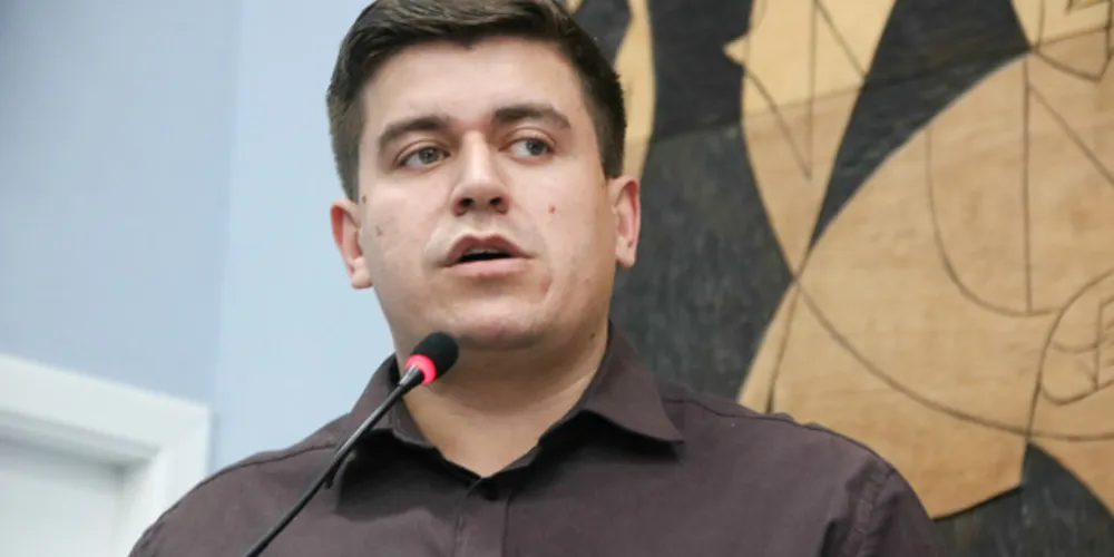 Imagem ilustrativa da imagem Vinícius defende restrição de venda de cigarros e bebidas em postos