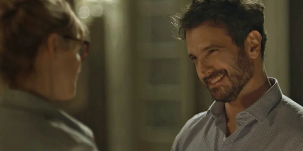 Edgar arma um escândalo na casa de Roberval 