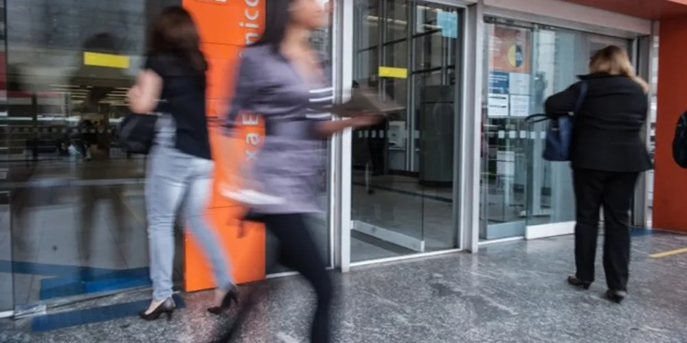 As agências bancárias abrem hoje (6) das 9h às 13h