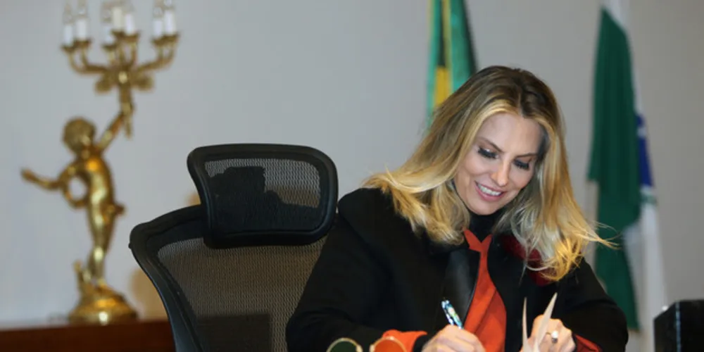 Governadora do Paraná, percorreu dezenas de municípios para firmar convênios e entregar obras