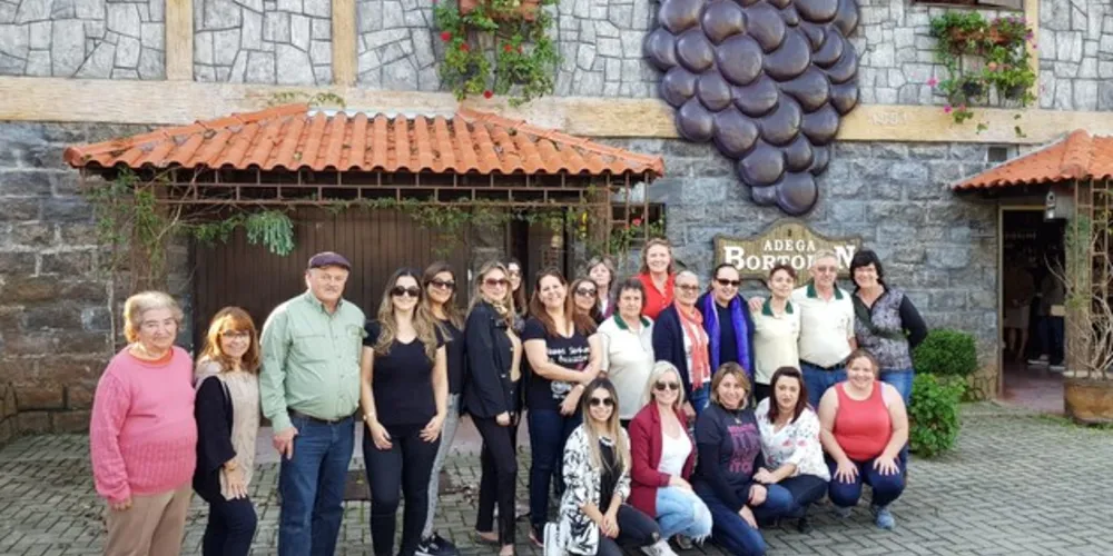 Imagem ilustrativa da imagem Grupo de PG faz visita técnica ao Caminho do Vinho