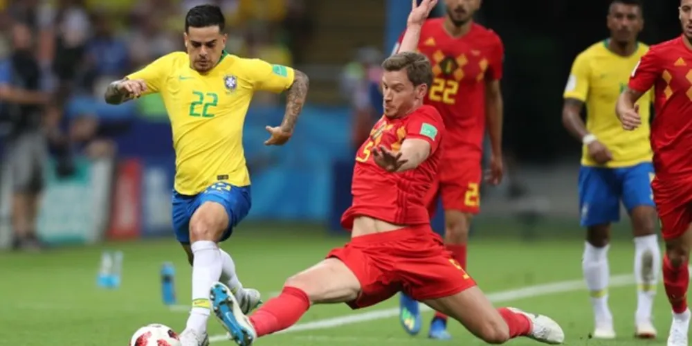 Imagem ilustrativa da imagem Tite defende Fernandinho e cobra árbitro de vídeo