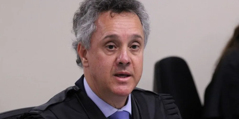 Imagem ilustrativa da imagem Relator da Lava Jato determina que Lula continue preso