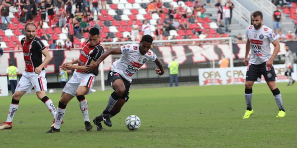 Imagem ilustrativa da imagem Operário vira e fica a uma vitória das quartas de final