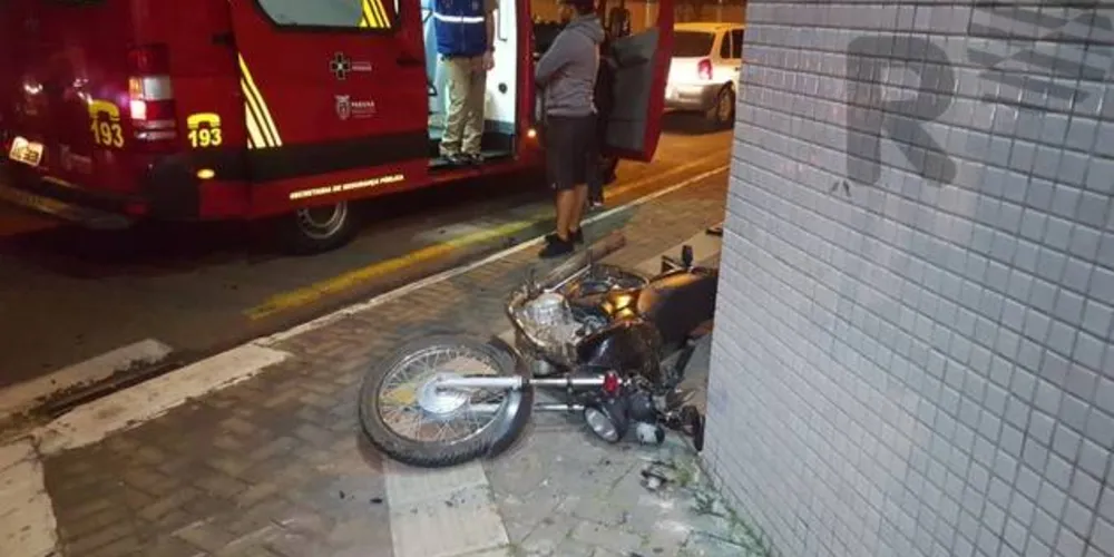 Imagem ilustrativa da imagem Piloto de moto fica ferido em acidente no centro de PG