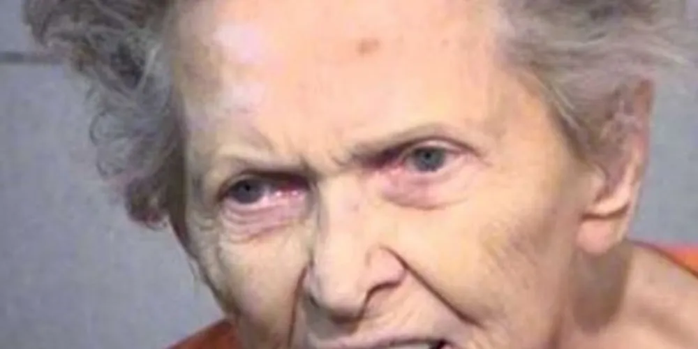 Anna Mae Blessing, que foi acusada de homicídio, discordou das intenções de seu filho de colocá-la em um asilo por alguns dias