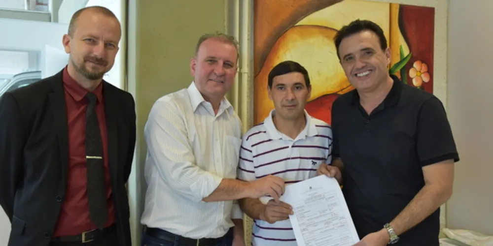 Secretário Municipal de Finanças, Marcelo Greskiv, Prefeito Osmar Blum, vereador Joel Costa e deputado federal Osmar Bertoldi.