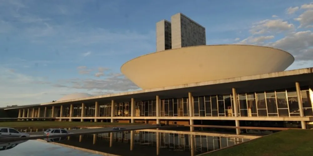 Dispositivo que proibia reajuste salarial de servidores foi retirado