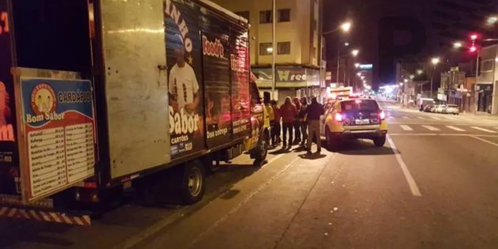 Imagem ilustrativa da imagem Ladrões assaltam trailer de lanches no centro de PG