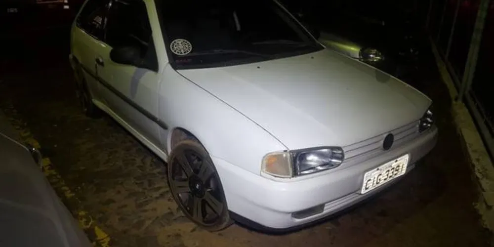 Imagem ilustrativa da imagem Dono segue carro furtado e PM recupera veículo