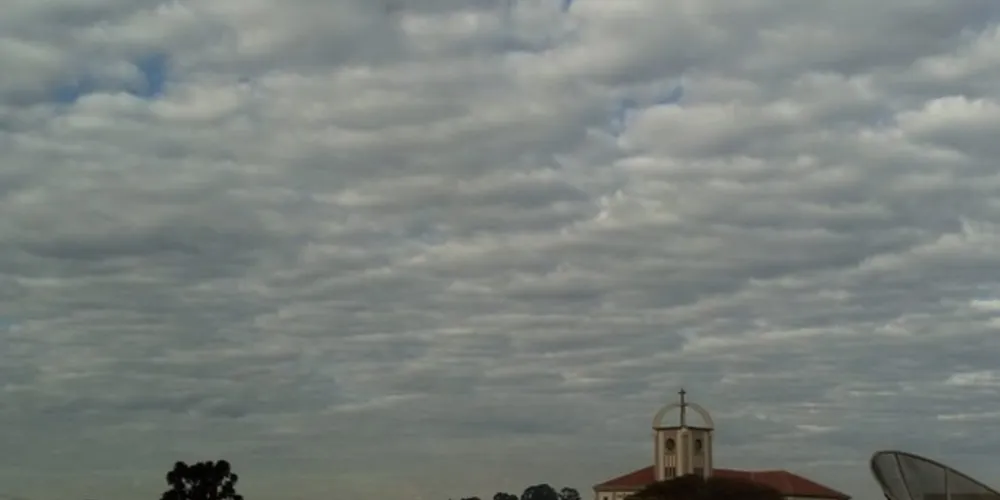 O céu deverá permanecer encoberto durante o fim de semana.