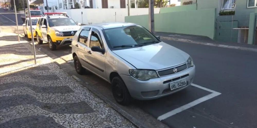 Imagem ilustrativa da imagem Carro utilizado em assalto a joalheria é localizado em PG