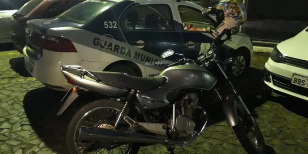 Moto foi apreendida e levada para a Delegacia