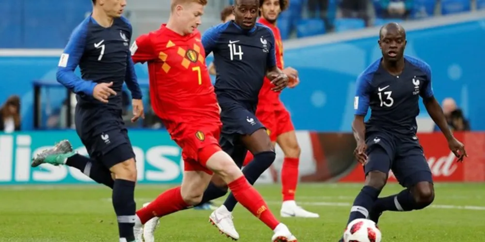 Seleção francesa chegará nesta manhã a Paris com homenagem