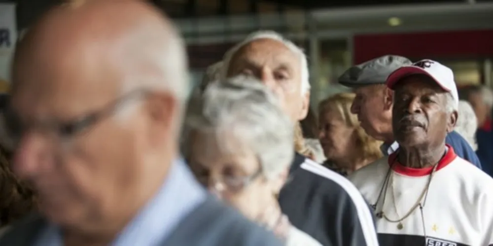 Pessoas com mais de 60 anos podem pedir o benefício no Cras de seu município