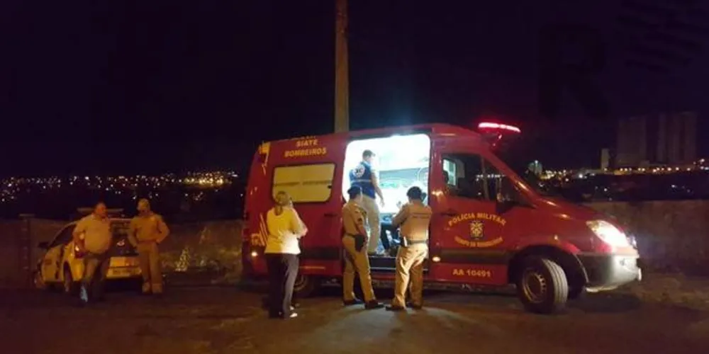 Imagem ilustrativa da imagem Jovem tenta fugir de ladrão e acaba esfaqueado