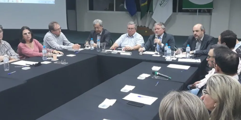 Imagem ilustrativa da imagem Secretários de Estado participam de reunião na ACIPG