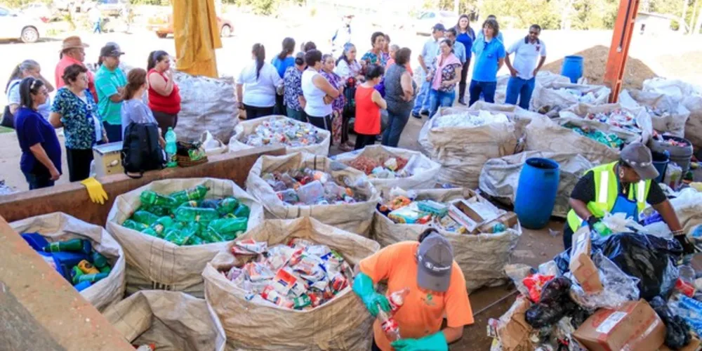 Imagem ilustrativa da imagem Grupo de idosos de Alto do Amparo visita Recicla Tibagi